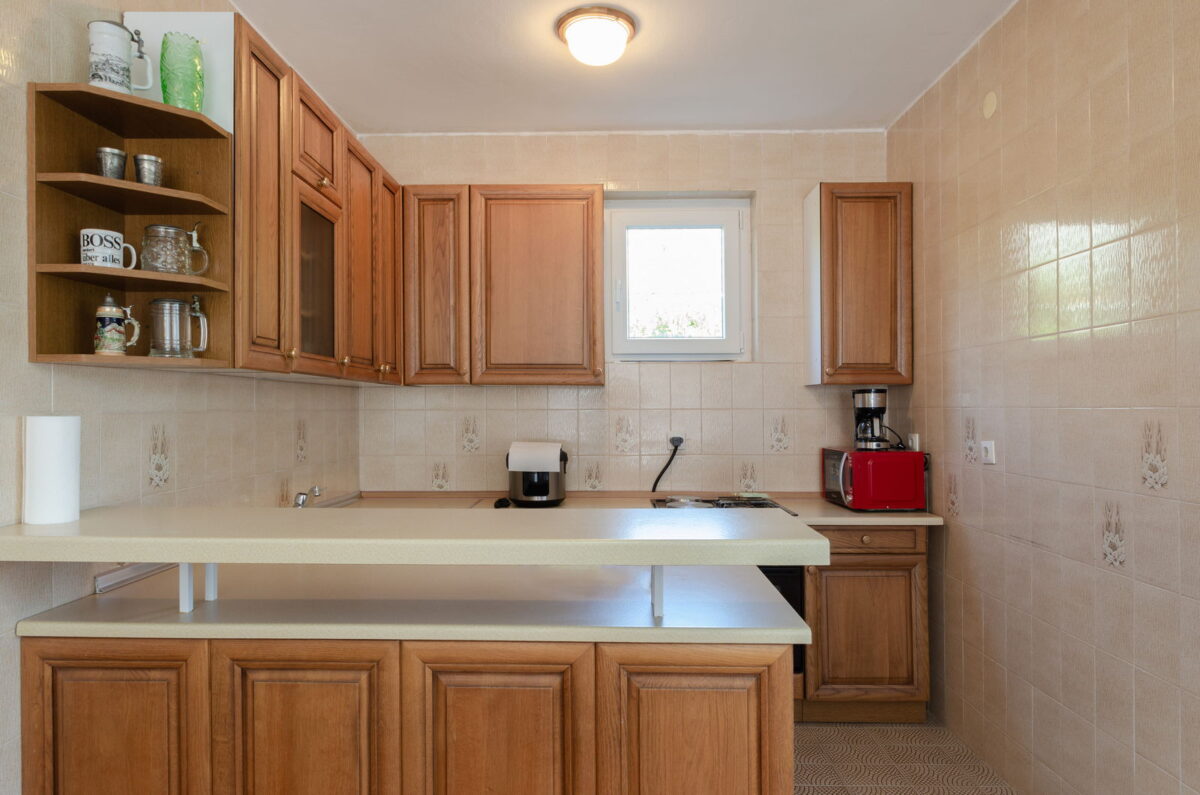 stefan apartment kitchen 02 1200x795